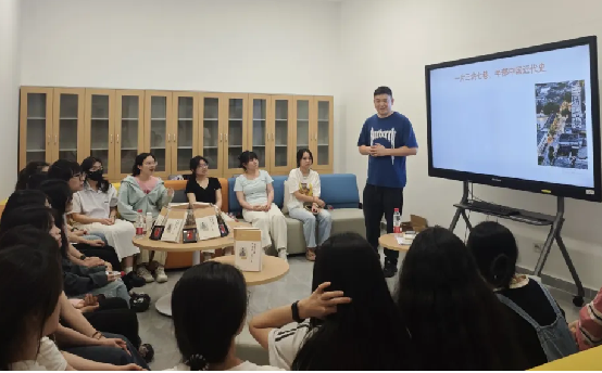 《強(qiáng)國(guó)之路：嚴(yán)復(fù)的“譯”生》讀書(shū)分享會(huì)在閩江學(xué)院舉辦